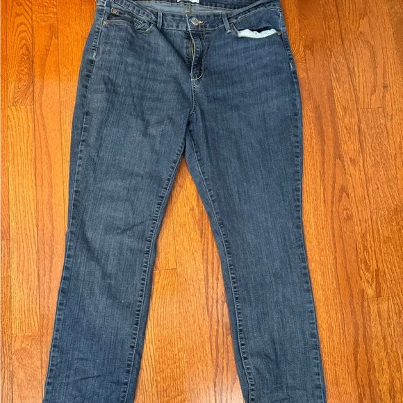 Women’s Denizen Levi dark wash jeans. Size 18m 34x30 - Picture 2 of 5